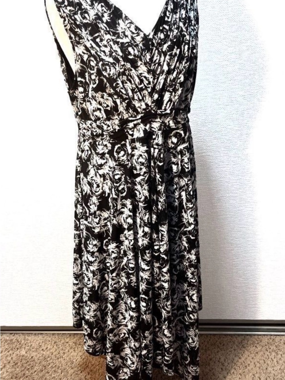 Vera wang Black and White Floral Wrap Dress - Women